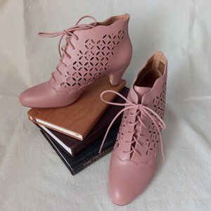 Modcloth Chelsea Crew Pink Ankle Boot Size 39